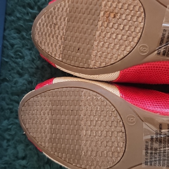 Shoes - Picture 4 of 5